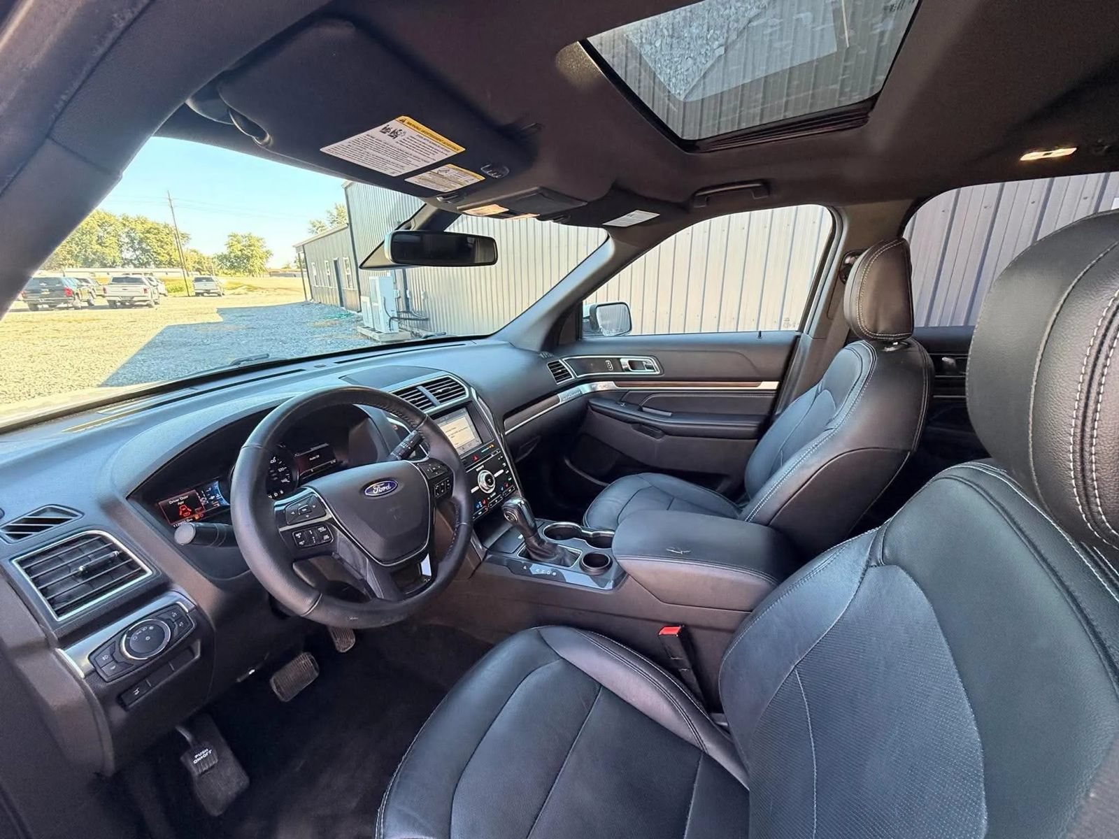 Used 2018 Ford Explorer Limited w/ Equipment Group 301A FWD image 9