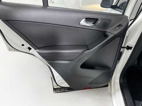 Used 2016 Volkswagen Tiguan S image 24