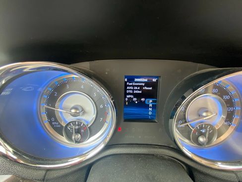 Used 2013 Chrysler 300 AWD w/ Driver Convenience Group image 12