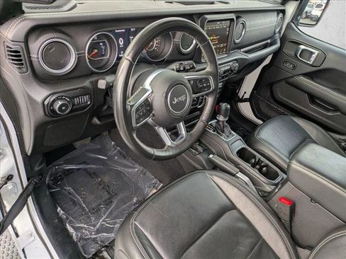 Used 2018 Jeep Wrangler Unlimited Sahara image 10
