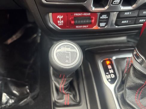 Used 2021 Jeep Wrangler Unlimited Rubicon w/ LED Lighting Group AWD/4WD image 5
