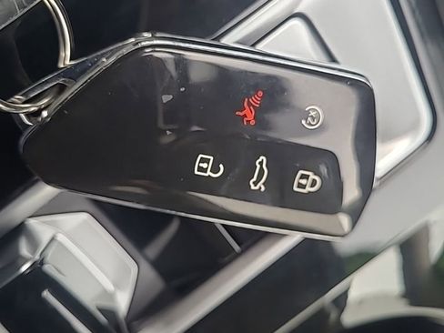 Used 2025 Volkswagen Atlas SE AWD/4WD image 28