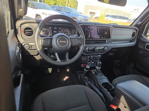 Used 2025 Jeep Wrangler Unlimited Rubicon AWD/4WD image 7