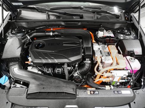 Used 2025 Hyundai Sonata Limited image 9