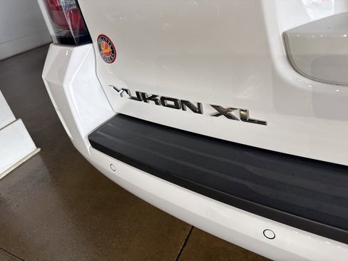 Used 2020 GMC Yukon XL SLE w/ SLE Value Package image 36