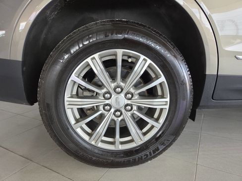 Used 2018 Cadillac XT5 Luxury w/ Driver Awareness Package AWD/4WD image 10