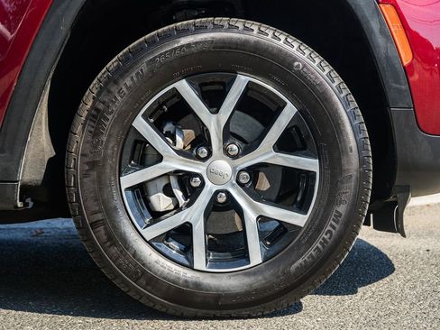 Used 2024 Jeep Grand Cherokee Limited image 18