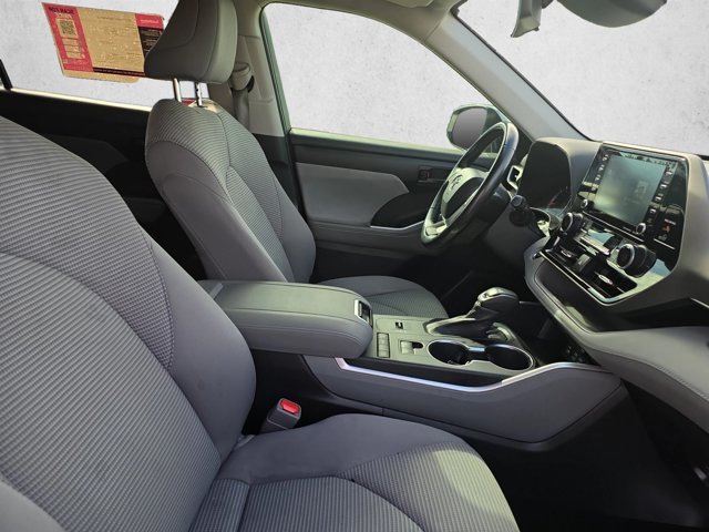 Used 2022 Toyota Highlander LE FWD image 22
