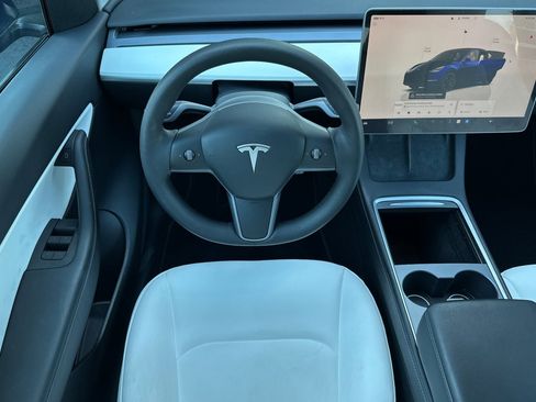 Used 2022 Tesla Model Y Performance image 18