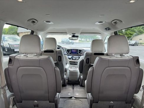 Used 2017 Chrysler Pacifica Touring-L Plus w/ Advanced Safetytec Group image 11