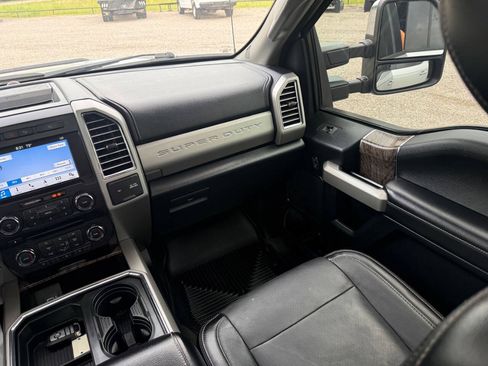 Used 2017 Ford F250 Lariat w/ Lariat Ultimate Package AWD/4WD image 33