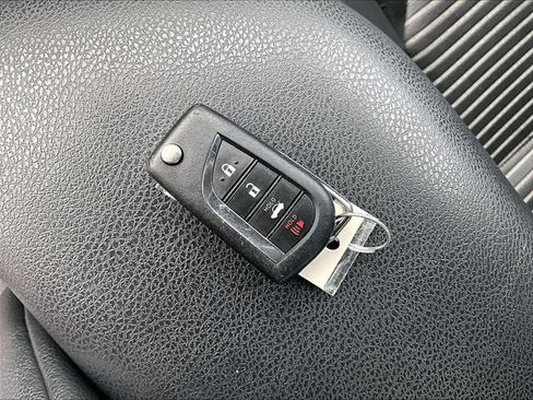 Used 2023 Toyota Camry SE FWD image 11