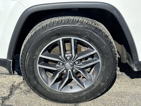 Used 2018 Jeep Grand Cherokee Limited image 11