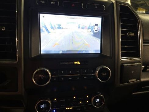 Used 2019 Ford Expedition Max XLT w/ Equipment Group 202A AWD/4WD image 16