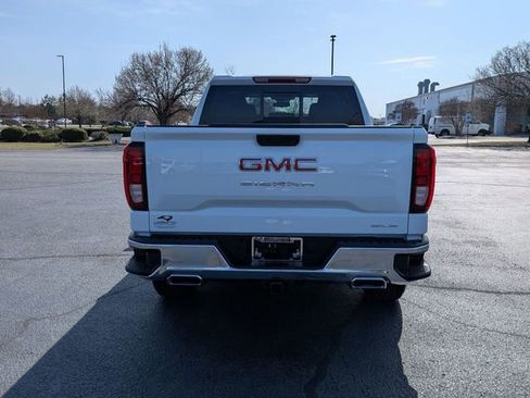 New 2026 GMC Sierra 1500 SLE image 4