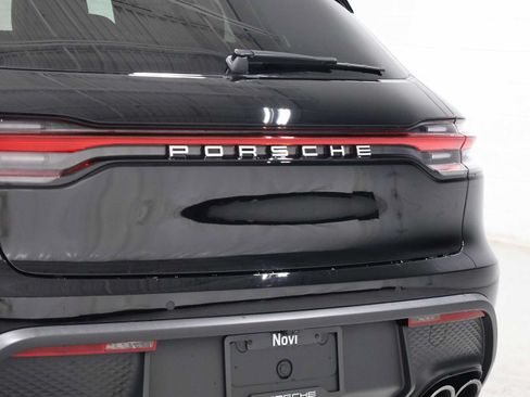 Certified 2026 Porsche Macan AWD/4WD image 8