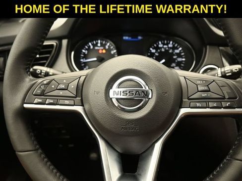 Used 2022 Nissan Rogue Sport SV AWD/4WD image 19