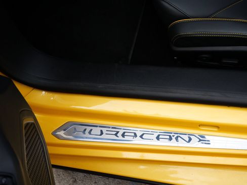 Used 2024 Lamborghini Huracan EVO AWD/4WD image 19