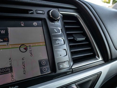 Certified 2019 Toyota Highlander XLE FWD image 39