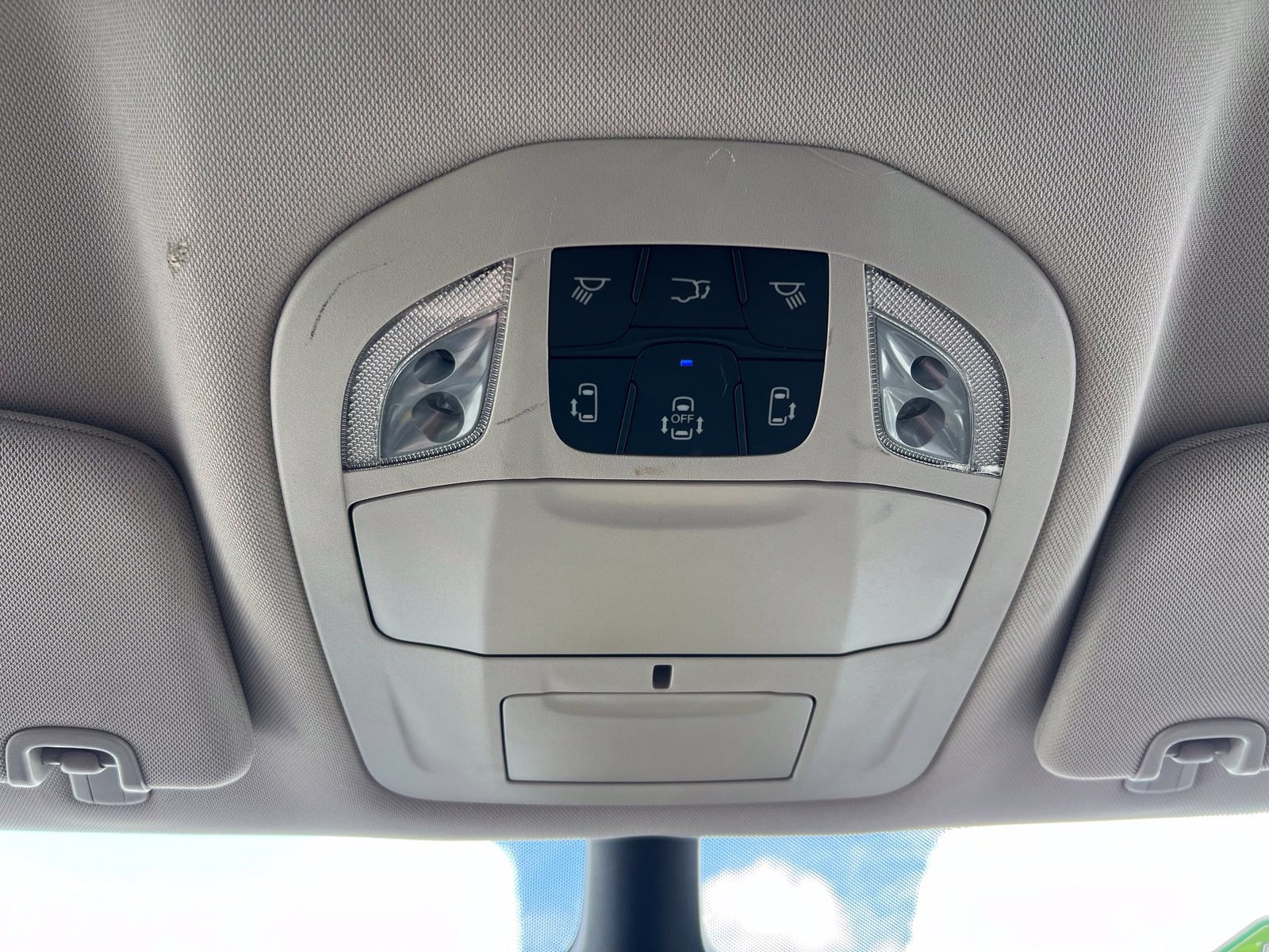 Used 2024 Chrysler Pacifica Touring-L FWD image 34