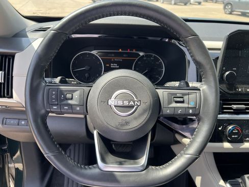 Used 2023 Nissan Pathfinder SL AWD/4WD image 6