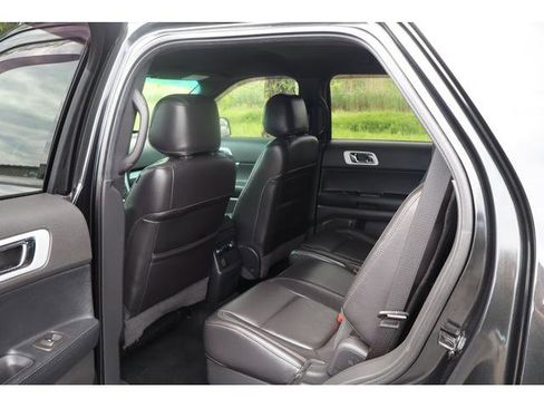 Used 2014 Ford Explorer XLT w/ Equipment Group 202A AWD/4WD image 6