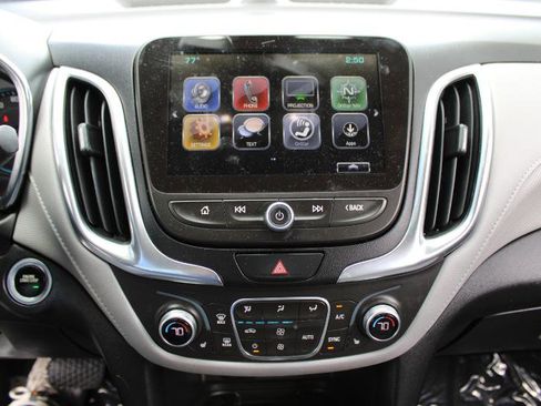 Used 2018 Chevrolet Equinox Premier image 25