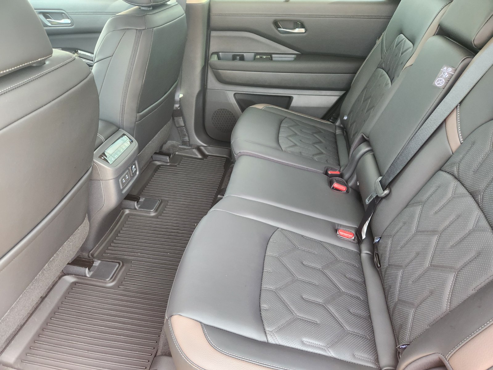 New 2026 Nissan Pathfinder Platinum FWD image 24