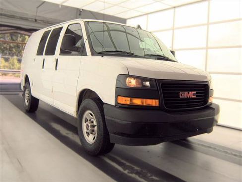 Used 2023 GMC Savana 2500 w/ Driver Convenience Package RWD image 4