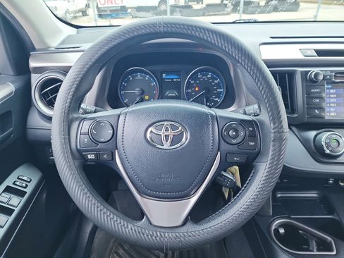 Used 2018 Toyota RAV4 LE image 18