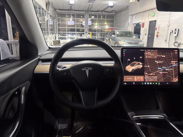 Used 2022 Tesla Model Y Long Range AWD/4WD image 31