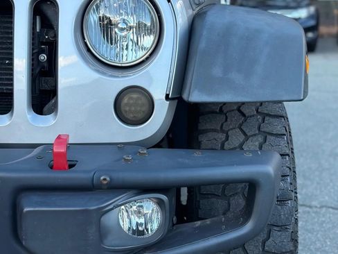 Used 2016 Jeep Wrangler Unlimited Rubicon image 31