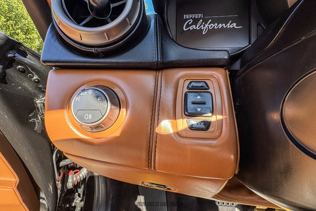 Used 2013 Ferrari California RWD image 42