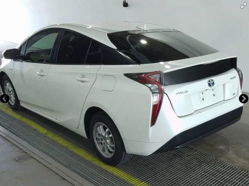 Used 2016 Toyota Prius Two FWD image 2