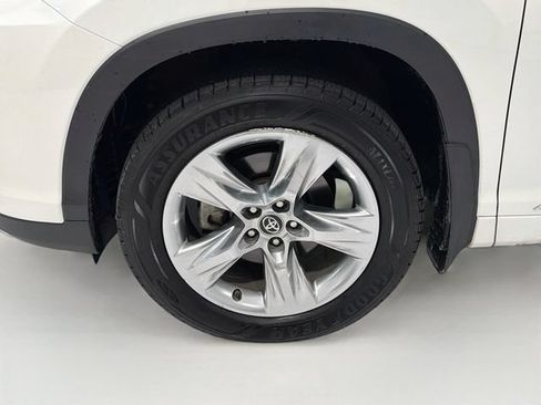 Used 2019 Toyota Highlander Limited w/ Carpet Mat Package (TMS) AWD/4WD image 28