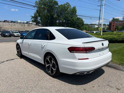 Certified 2022 Volkswagen Passat 2.0T R-Line FWD image 5