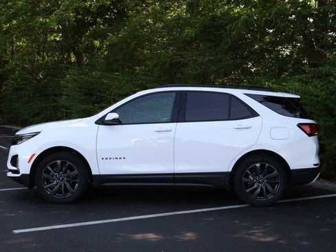 Certified 2023 Chevrolet Equinox RS w/ RS Leather Package AWD/4WD image 4