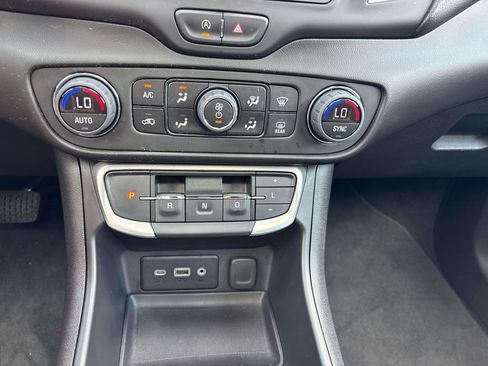 Used 2023 GMC Terrain SLE w/ Driver Convenience Package AWD/4WD image 25