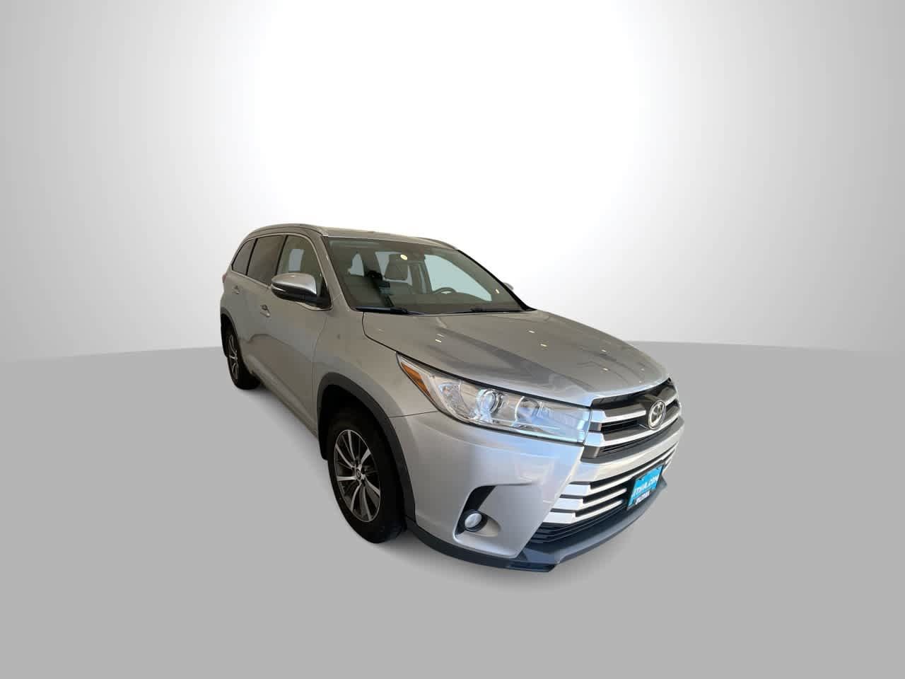 Used 2017 Toyota Highlander XLE AWD/4WD image 2