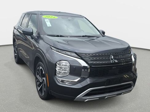 Used 2024 Mitsubishi Outlander SE AWD/4WD image 3