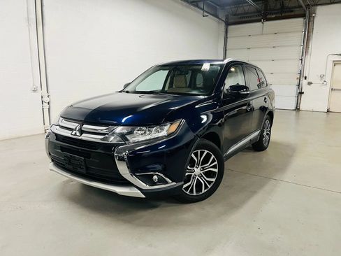 Used 2017 Mitsubishi Outlander GT AWD/4WD image 1