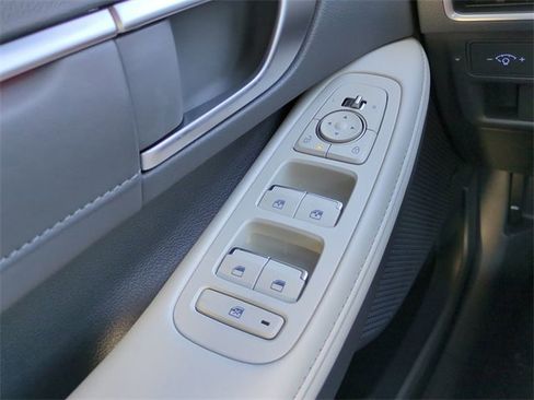 New 2025 Hyundai Sonata Limited image 24