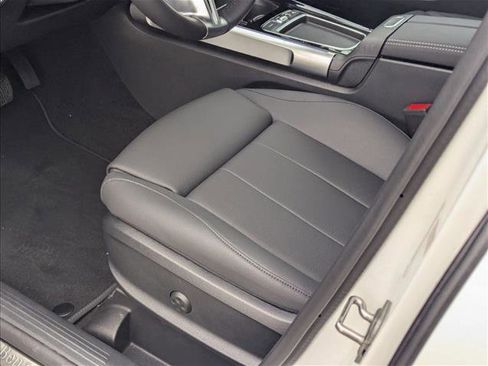 Used 2025 Mercedes-Benz GLB 250 image 4