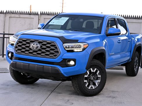 Used 2020 Toyota Tacoma TRD Off-Road AWD/4WD image 3