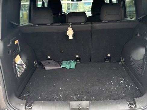 Used 2018 Jeep Renegade Latitude image 5