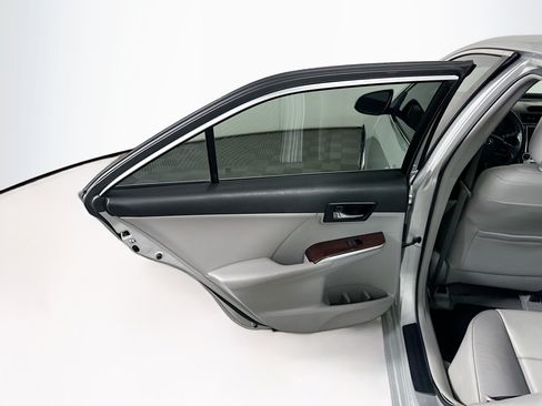 Used 2012 Toyota Camry XLE w/ Leather Pkg FWD image 26