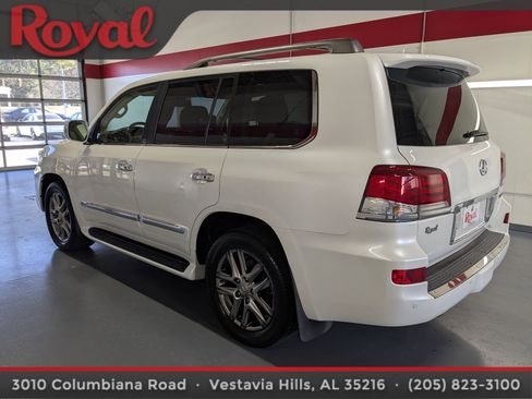 Used 2013 Lexus LX 570 4WD image 2