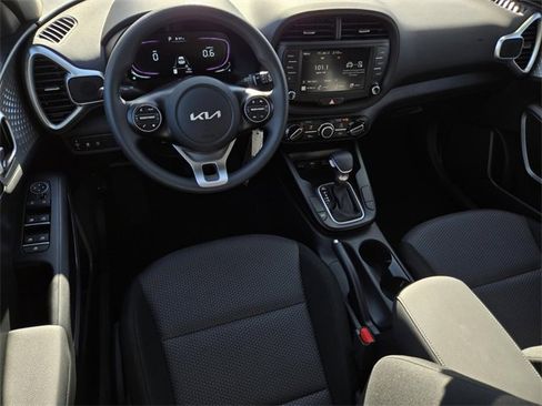 Certified 2025 Kia Soul LX image 15