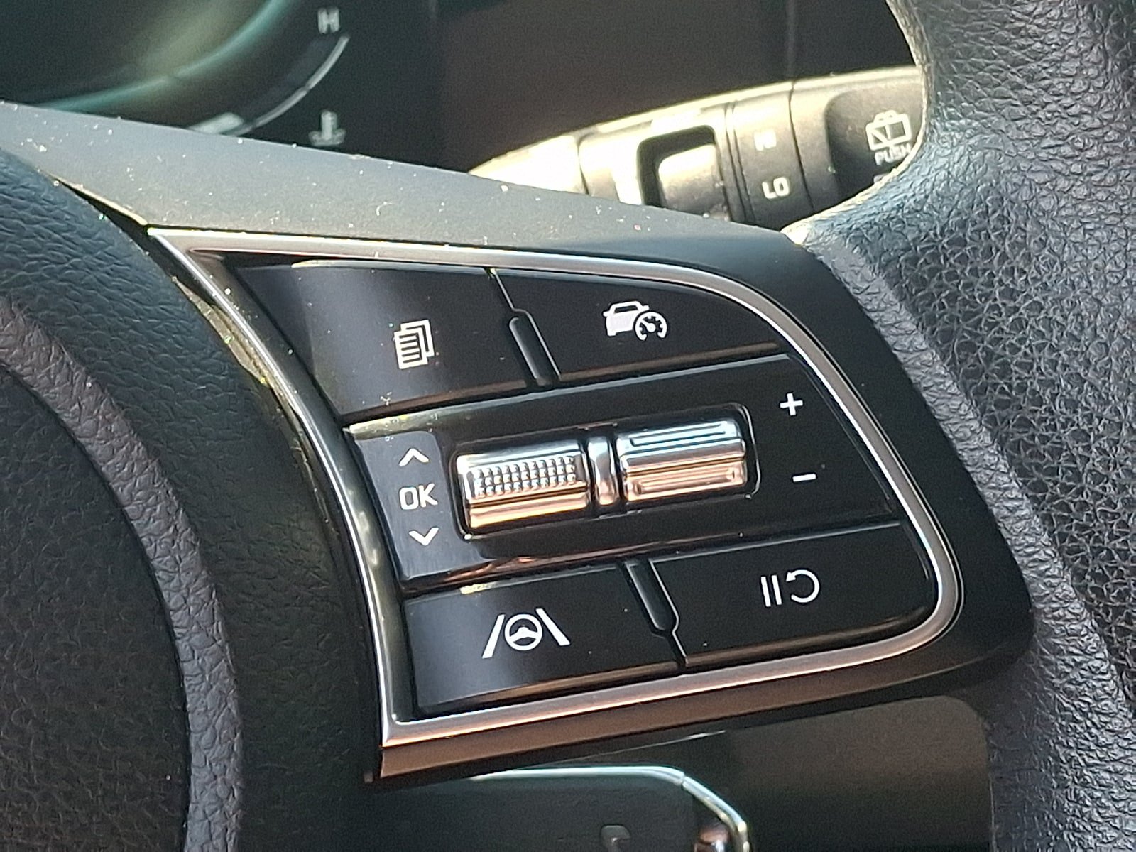 Used 2025 Kia Seltos LX AWD/4WD image 21