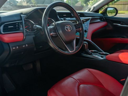Used 2019 Toyota Camry XSE FWD image 10
